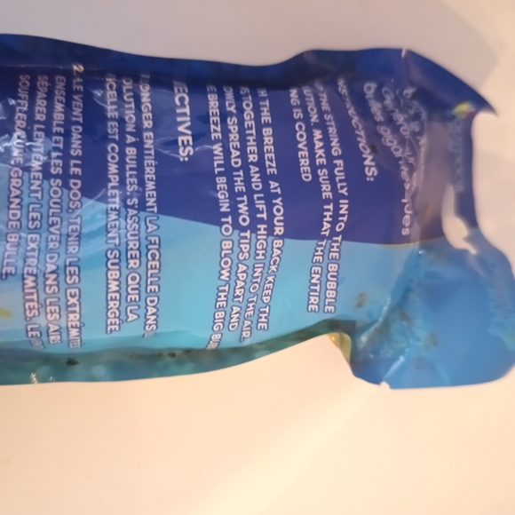 Huge oversized bubble blower and special concentrated Giant bubble fluid. - Picture 4 of 5